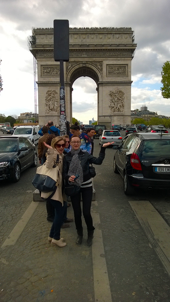 06_Monika_And_Dina_At_Champs_Elysees