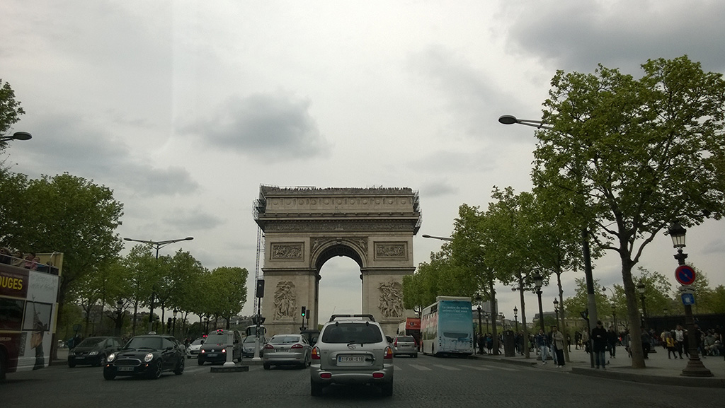 21_Drive_Through_Champs_Elysess