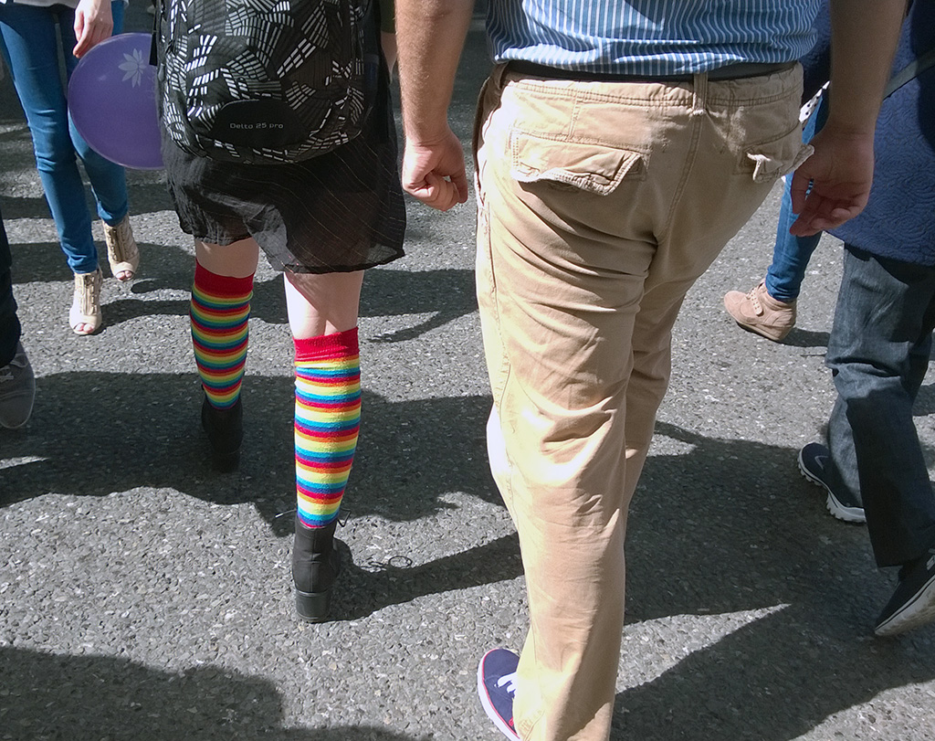 08_Rainbow_Legs