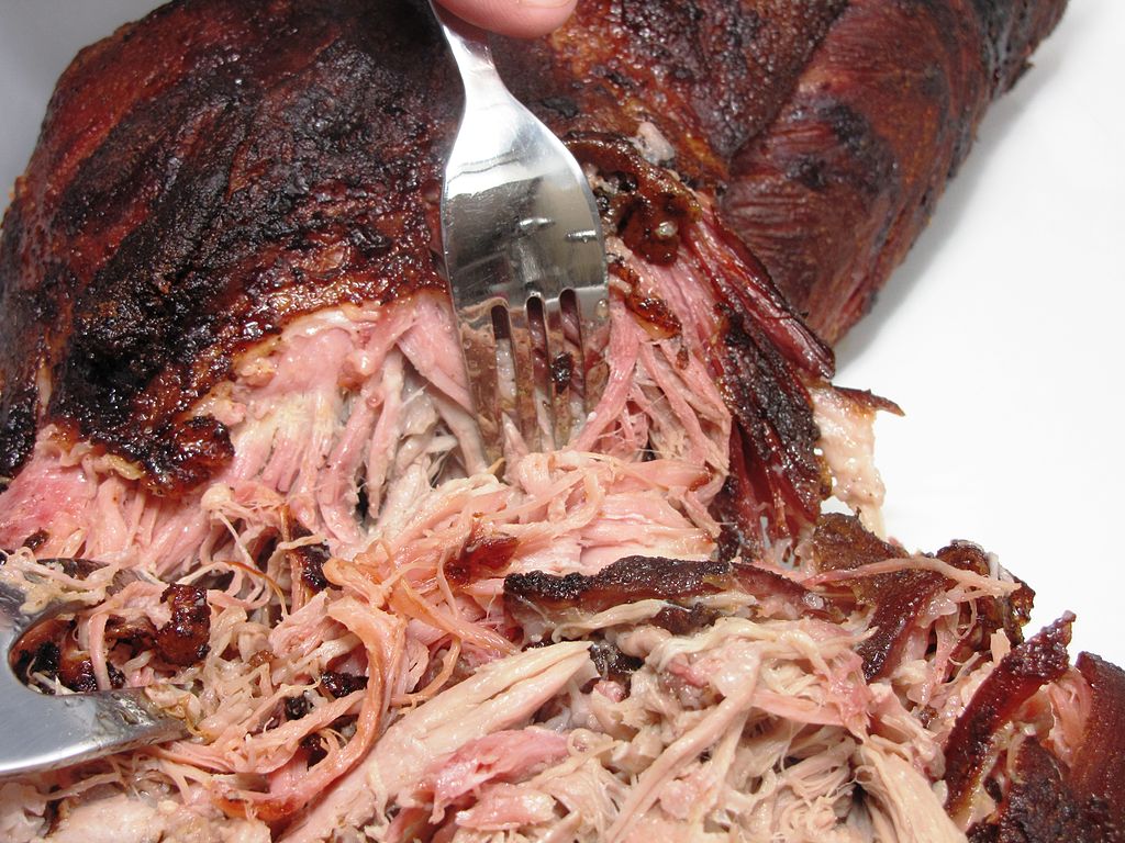 1024px-Pulled_pork_while_pulling