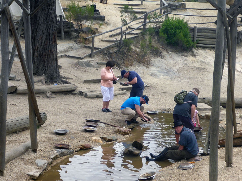 13_Searching_For_Gold_In_Ballarat