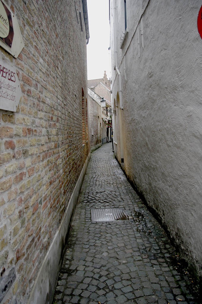 06_Narrow_Streets_Of_Brugges