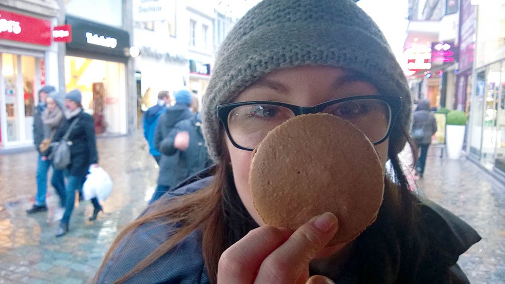 13_Biggest_Macarone_ever_Paul_Bruxelles