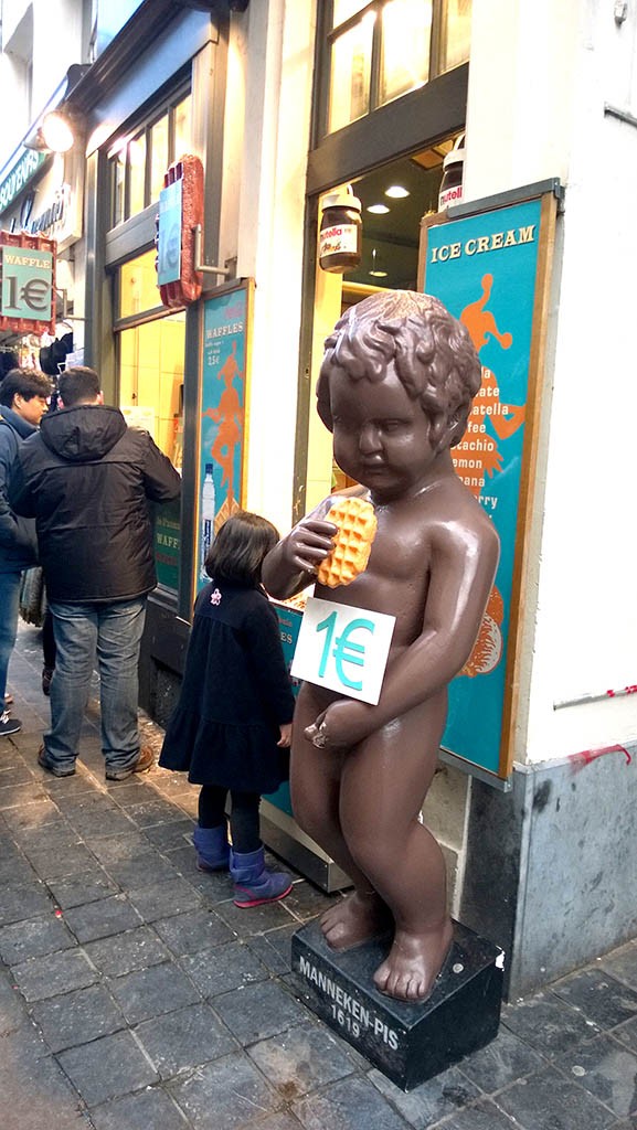 23_Manneken_Pis_Choco_Bruxelles