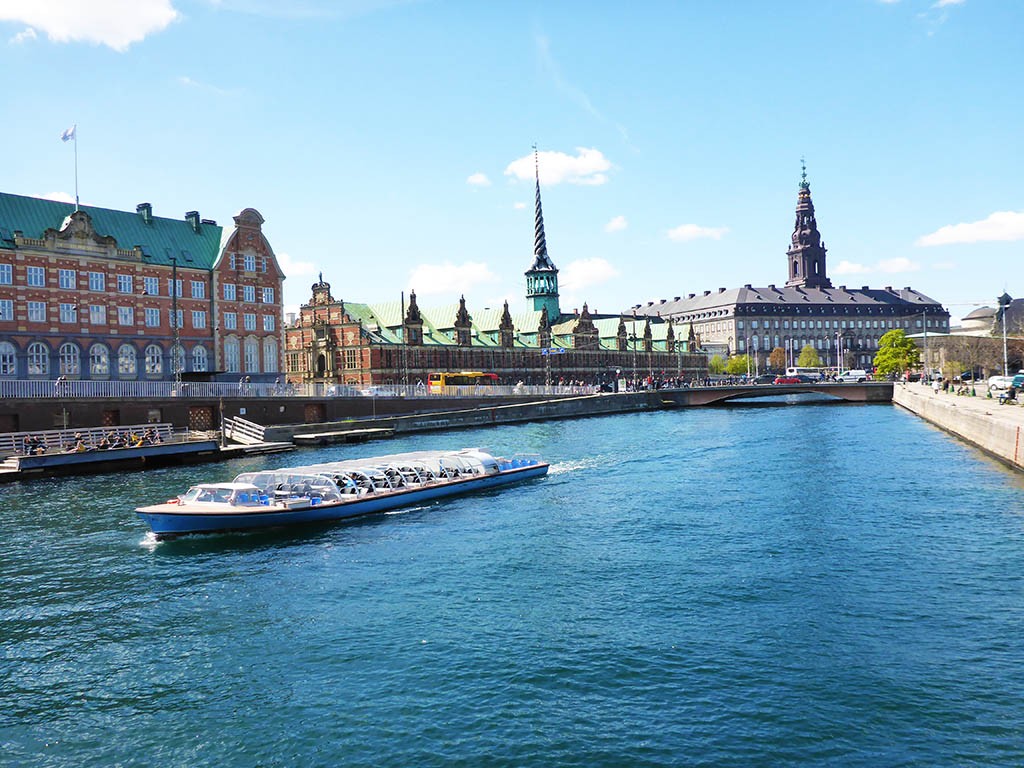 09_Stock_Market_And_Christiansborg_Palace