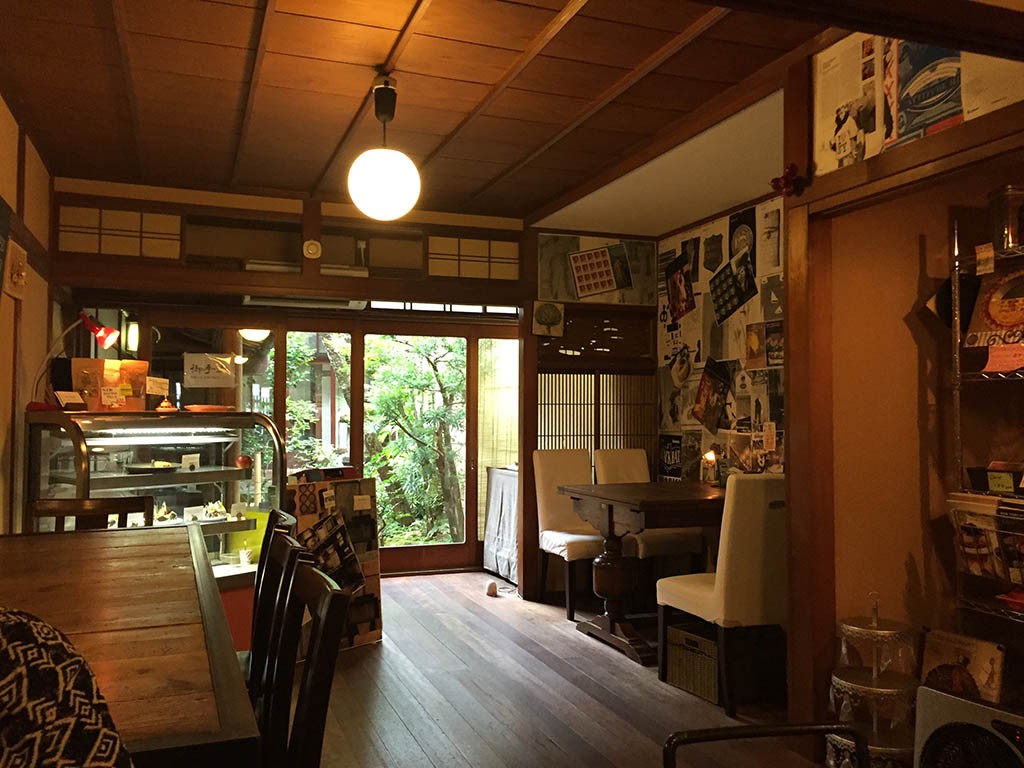 05-Breakfast-and-Coffee-In-Kyoto